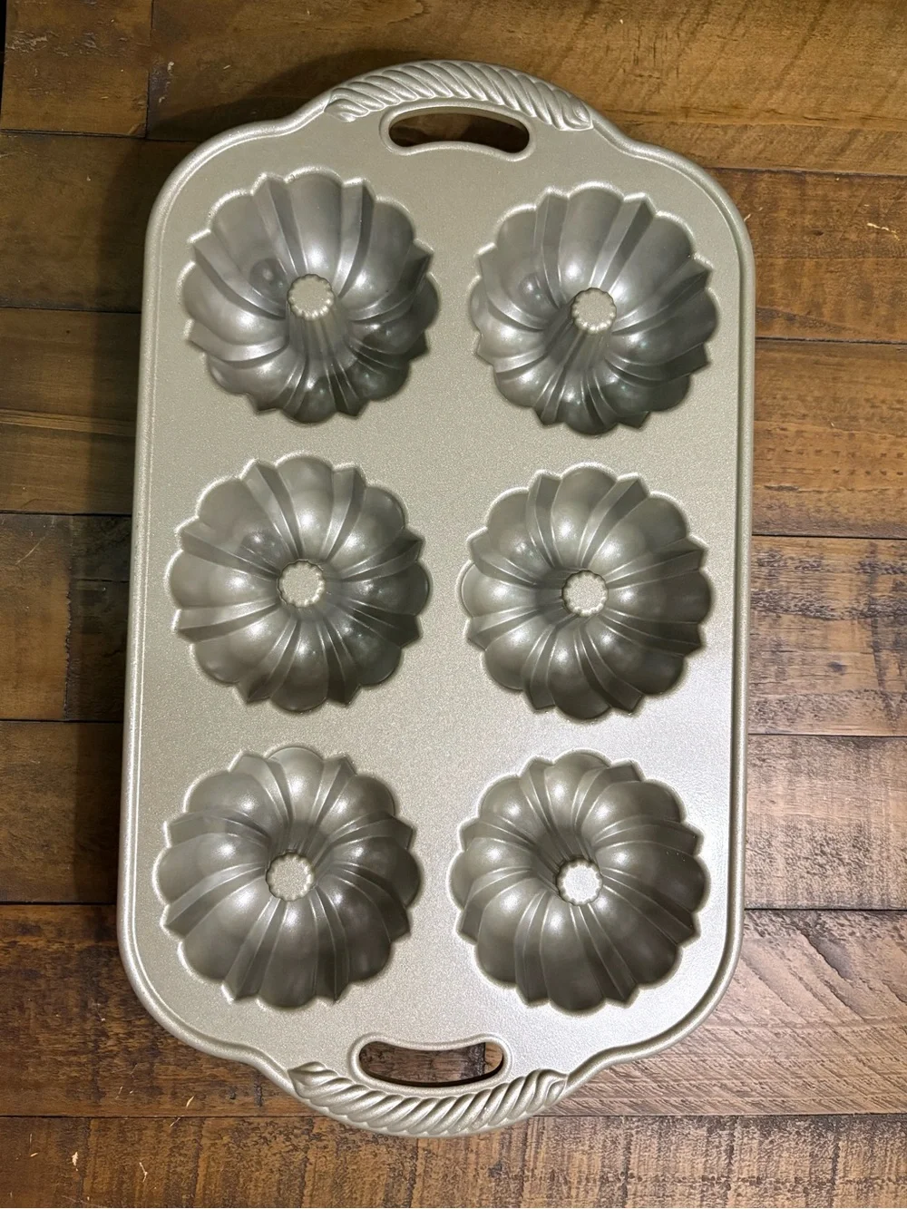 Nordic Ware Gold Anniversary 6-Cavity Mini Bundtlette Cake Pan Cast Aluminum